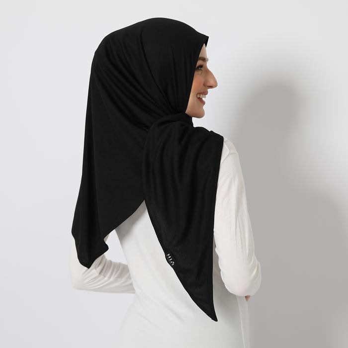 Gambar HIA EveryWear Ameera Sport Hijab Segitiga Instant Bahan Dry Fit - Hitam dari HIA EveryWear undefined Tokopedia