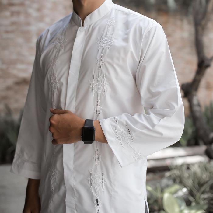 Gambar Basmala Koko Dewasa Lengan Panjang Baju Koko Pria Putih Lengan Panjang - Panjang Bw, M dari Basmala Store undefined Tokopedia
