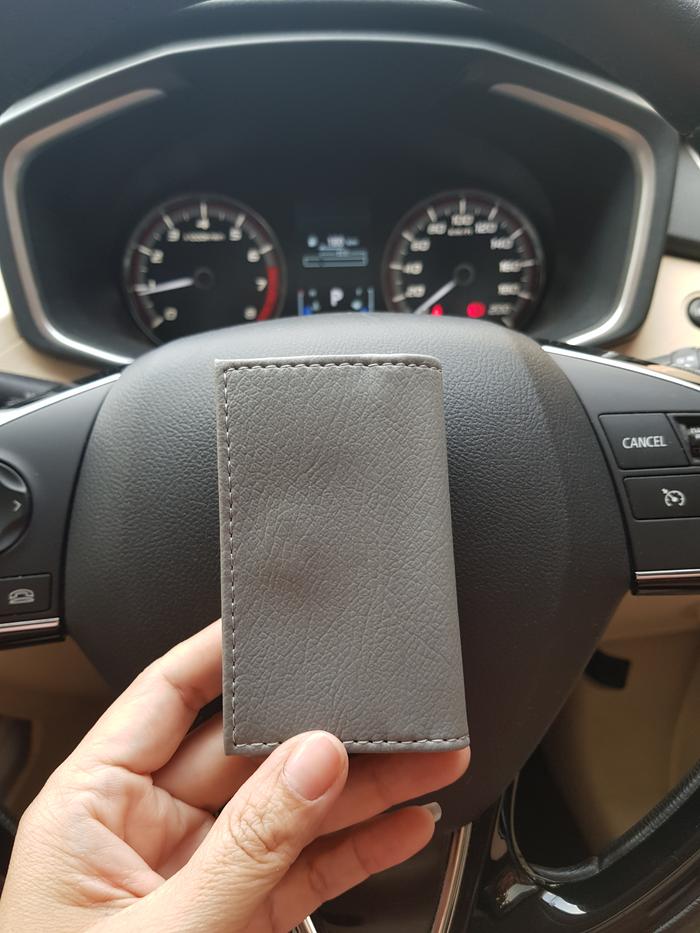 Gambar Technozio Dompet STNK Mobil /Gantungan kunci mobil Motif Polos - abuabu dari STARKSCENTS undefined Tokopedia