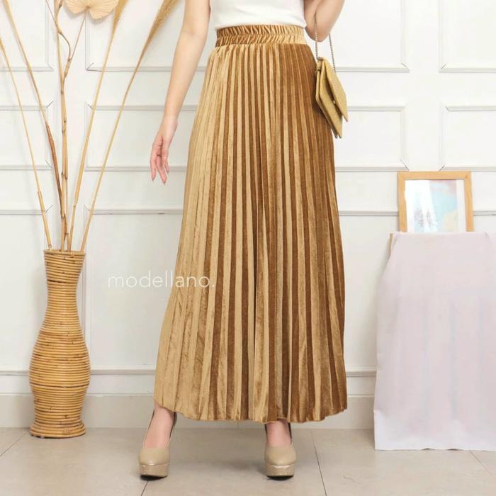 Gambar rok plisket bludru import rok plisket premium wanita rok jumbo - BLUDRU GOLD dari RY JEANS NEW undefined Tokopedia