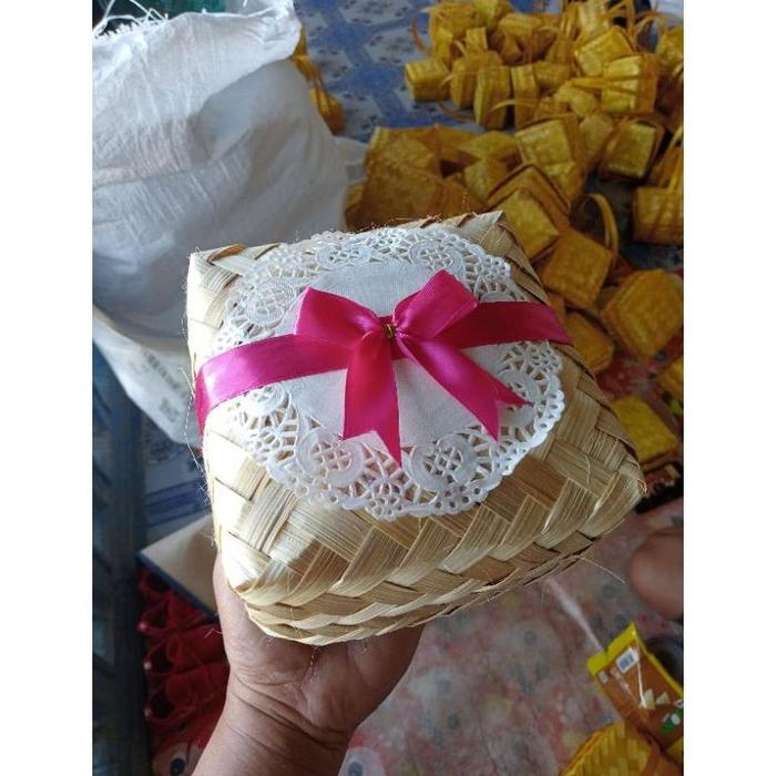 Gambar besek bambu 15x15cm 1pasang(free pita)/besek hajatan/besek souvenir dari Eti Rencang sangu undefined Tokopedia