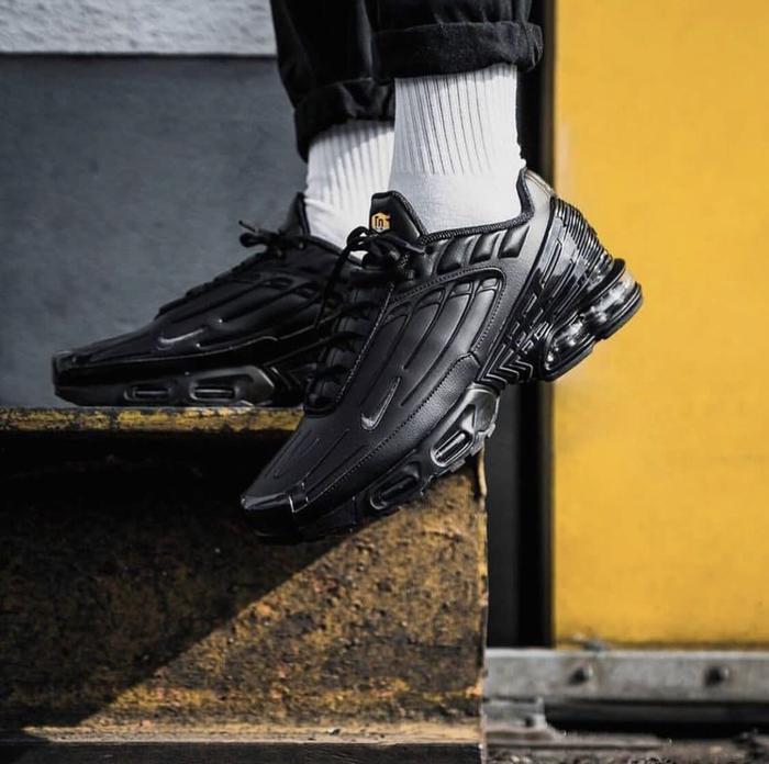 tns 3 black