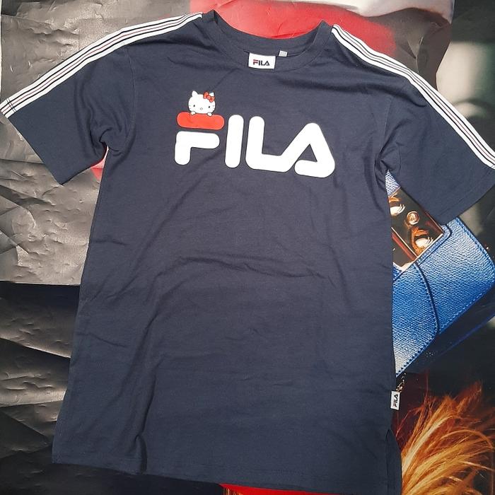 Gambar KAOS FILA X HELLOKITY ORIGINAL LINK 23k dari MASBUD SPORT undefined Tokopedia