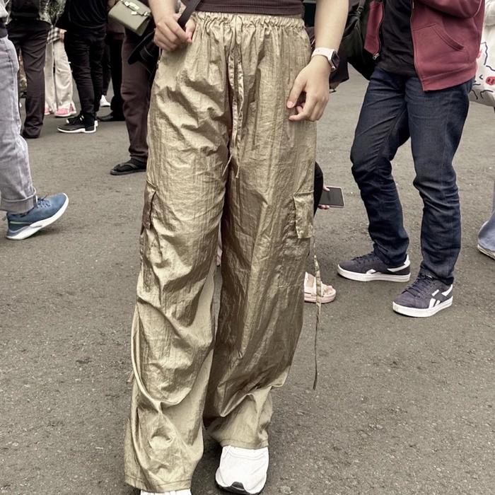 Gambar Celana Cargo Parasut Wanita Korean Kekinian Celana Cargo Pants MERLINZ - Silver gold, M dari Merlinz Store undefined Tokopedia