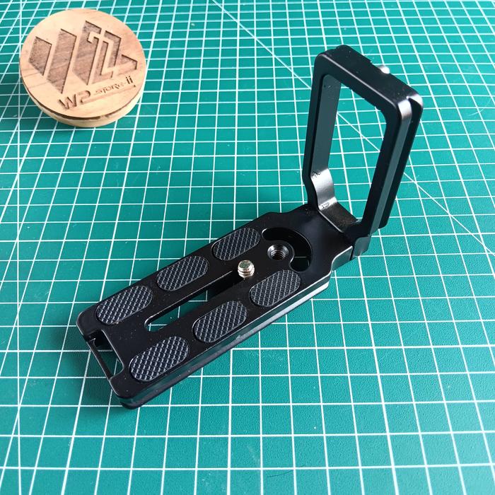 Gambar L plate vertikal grip universal dslr canon nikon fujifilm lumix - Mpu 105 dari W2 Store ii undefined Tokopedia