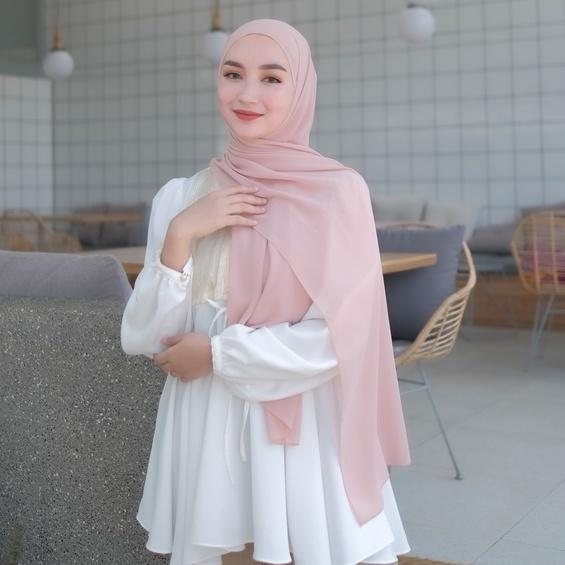 Gambar Pasmina Seruty Baby Doll PREMIUM Pashmina Muslim Jilbab Ceruty Kerudung Instan Ceruti - Coksu, All Size dari ZayyenStyle undefined Tokopedia