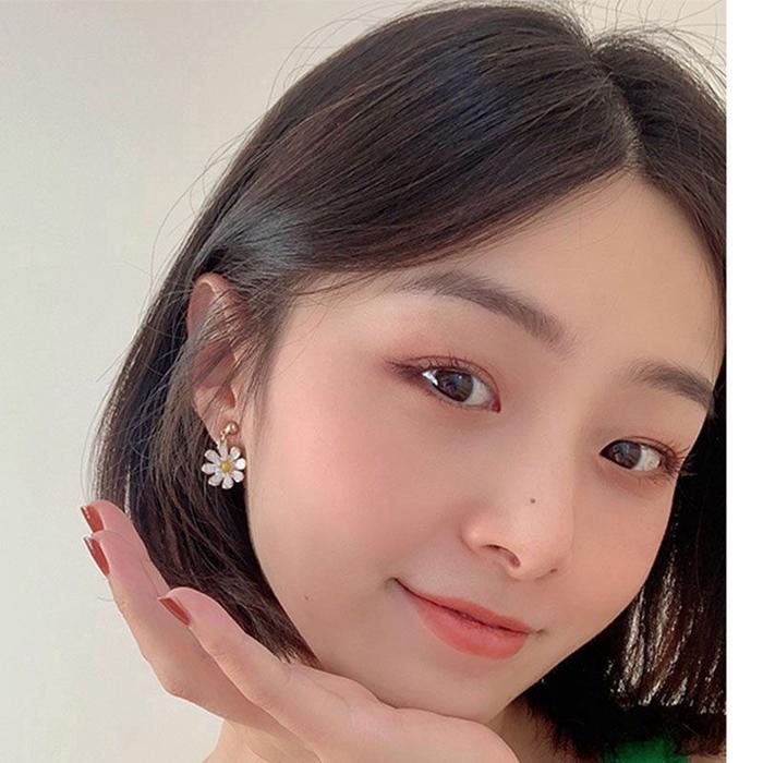 Gambar Anting daisy bunga korea / earings korean style / accesories dari Cindy Alat Jahit undefined Tokopedia