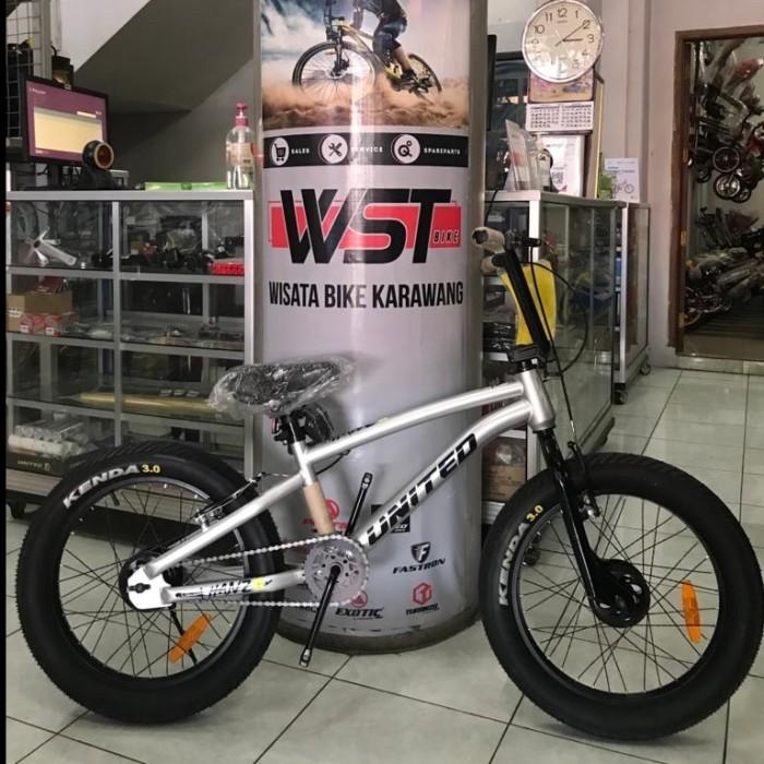 Gambar SEPEDA BMX 20 UNITED HANZO NEW MODEL - Abu-abu dari Wisata Bike Karawang undefined Tokopedia