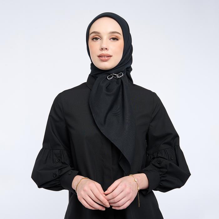 Gambar Kami Airy Voile Scarf Plain Hijab Segi Empat Voile - Black, 120cm X 120cm dari Kami undefined Tokopedia