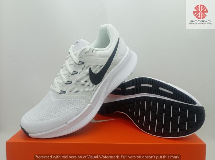 Gambar SEPATU RUNNING / LARI - NIKE RUN SWIFT 3 DR2695102_BDG dari Siongvo Football Bandung undefined Tokopedia