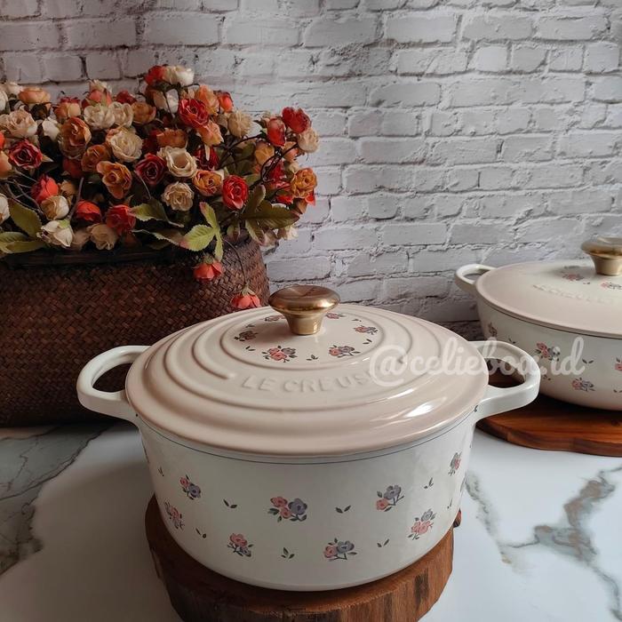Gambar Le creuset original ROUND DUTCH OVEN 22cm - Petite Fleur dari Celiebox undefined Tokopedia