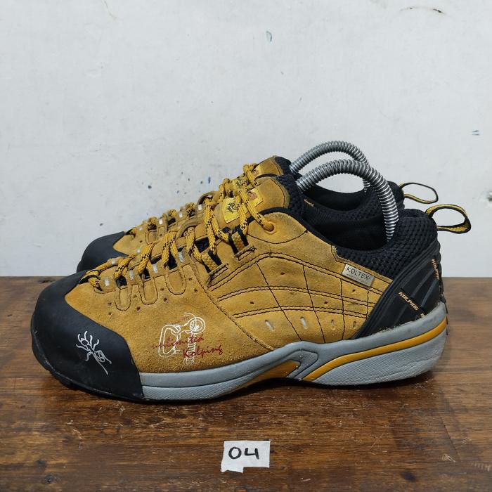 Gambar sepatu hiking second ori kolping size 40 dari TERMINAL SEPATU BOGOR_NEW undefined Tokopedia