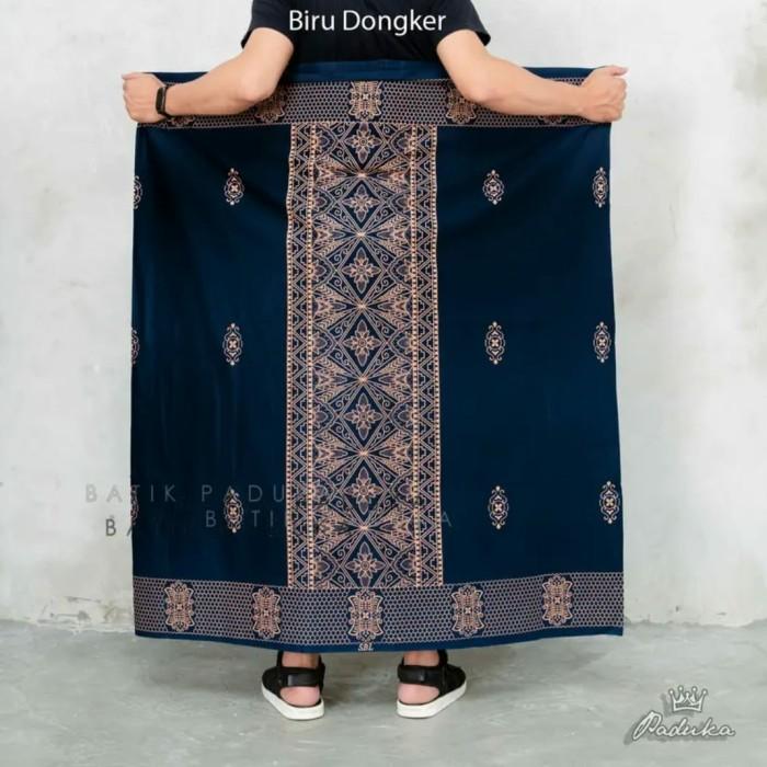 Gambar sarung batik motif Gus iqdam/motif sarwon putih - navy dari sukami collection undefined Tokopedia