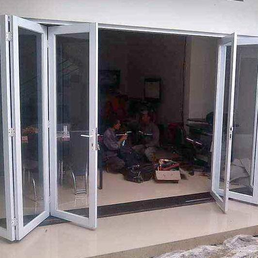 Gambar pintu lipat kaca aluminium dari Cipta Karya Aluminium &amp; Besi undefined Tokopedia