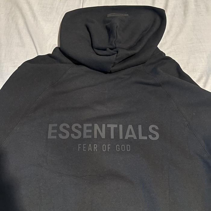 Gambar essentials fear of god hoodie second backprint dari Secondbarangg undefined Tokopedia