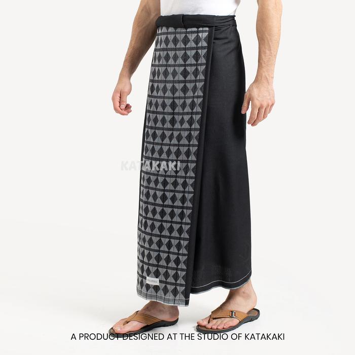 Gambar Sarung Tenun Pria Dewasa - Sarung Sholat Series Colors - Sarung Tenun - Hitam-Putih dari katakaki undefined Tokopedia