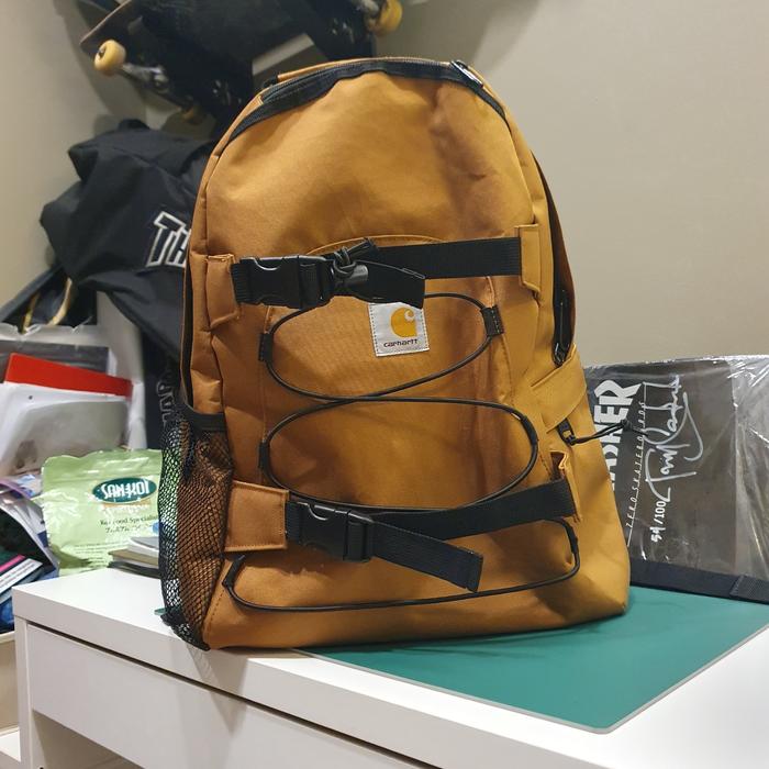 Gambar Carhartt WIP Kickflip backpack Tamarind 25L dari Decadensity undefined Tokopedia