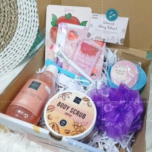 Gambar SET HADIAH HAMPERS GIFT BOX / SCARLETT WHITENING / HAMPERS BIRTHDAY / - isi 2 dari Yania016 undefined Tokopedia