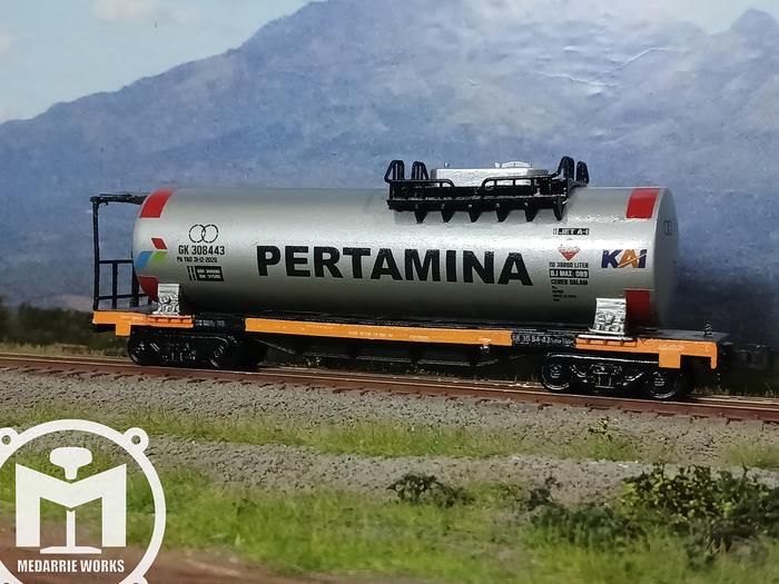 Gambar Miniatur Gerbong Pertamina Skala HO/HO Scale 1:76 - Roda Statis dari Medarrie Works-id undefined Tokopedia
