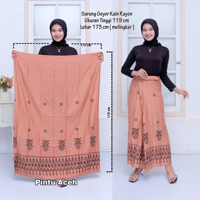 Gambar Sarung Santri Putri Batik Pekalongan Rayon Goyor Motif Pintu Aceh - Merah Bata dari BATIK PANTESKEWES undefined Tokopedia