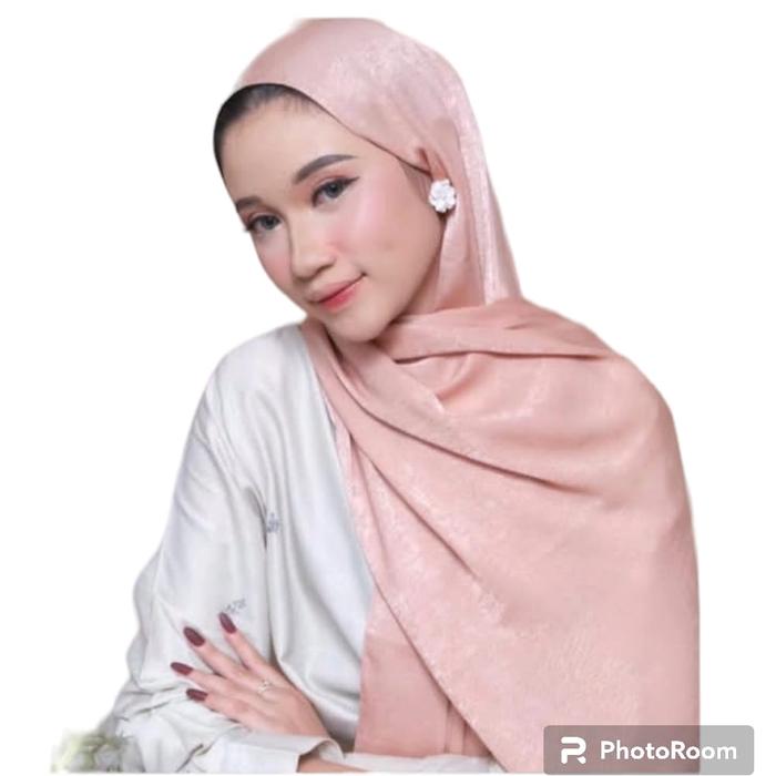 Gambar Pasmina Shimer Silk Pashmina Shimmer Raya Glossy Kerudung Jilbab Muslim - BABYPINK SIMMER dari Cheriashopok undefined Tokopedia