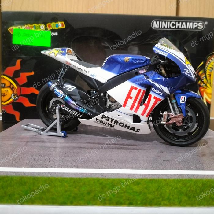 Minichamps Yamaha Yzr M1 2010 Minichamps 1:12 Valentino Rossi