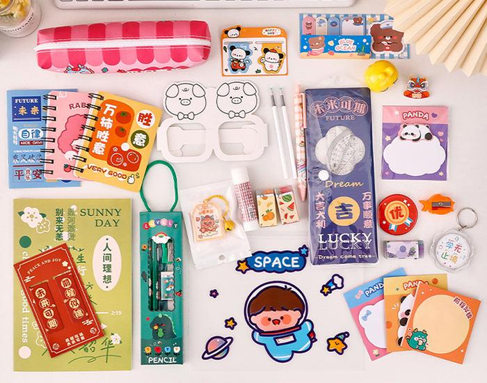 Gambar Paket Alat Tulis Pulpen Stiker Rautan Penghapus Pensil Buku Stationery - Cowok dari Cardtoony undefined Tokopedia