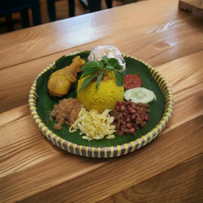 Gambar Nasi Kuning original kelas Sultan - Ayam Paha dari Kedai Bu E Khotib undefined Tokopedia