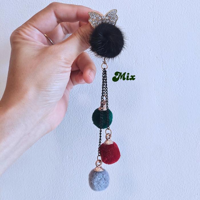 Gambar Bros Juntai Sabyan Pom Pom Cantik Aksesoris Jilbab Hijab Segiempat - MIX dari Kampung Kerudung undefined Tokopedia