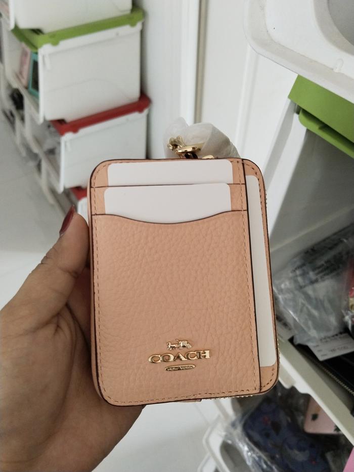 Gambar Dompet Wanita C o a c h Zip Card Case in leather - 6303 faded blus dari Neaka Store undefined Tokopedia