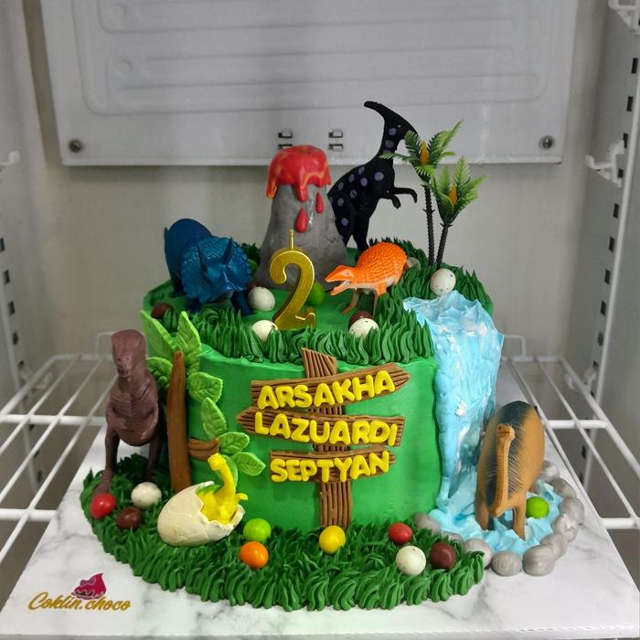 Gambar KUE ULANG TAHUN DINOSAURUS KUE ULTAH KARAKTER COSTUM - Red velvet, Diameter 22 dari Coklin.Choco undefined Tokopedia