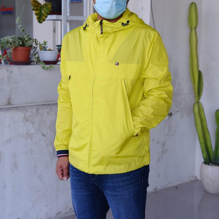 Gambar Jaket Pria Tommy Hilfiger Men Lightweight Hoodie Jacket ORIGINAL - Yellow, M dari Thequalo Sportwear undefined Tokopedia