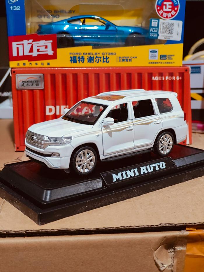 Gambar Diecast Mobil Toyota Land Cruiser V8 Metal Collection skala 1:32 - Putih dari Genki Ritchi undefined Tokopedia
