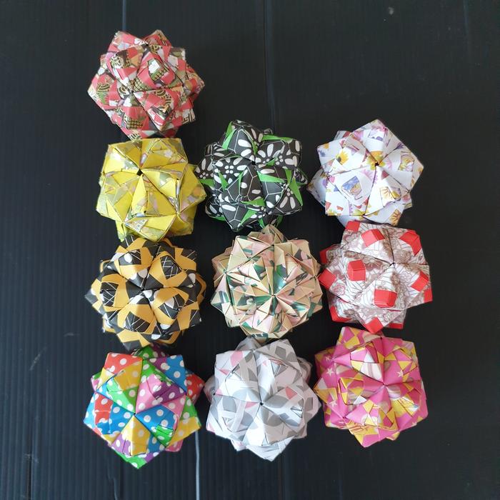 Gambar Bola Origami KUSUDAMA Kertas Jepang 5 cm 10 pcs  MOTIF - M3 dari citra gifts&pets undefined 2 Tokopedia