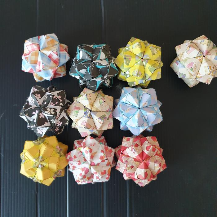Gambar Bola Origami KUSUDAMA Kertas Jepang 5 cm 10 pcs  MOTIF - M3 dari citra gifts&pets undefined 5 Tokopedia