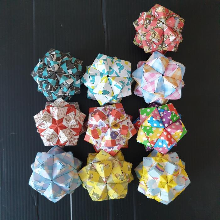 Gambar Bola Origami KUSUDAMA Kertas Jepang 5 cm 10 pcs  MOTIF - M3 dari citra gifts&pets undefined Tokopedia