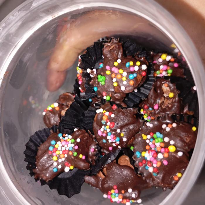 Gambar kue kering coklat coco crunch dari Alviranda Store undefined Tokopedia