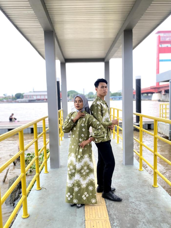 Gambar Songket Cek Ipah - Baju Couple Jumputan Khas Palembang Motif Tabur Berbagai Macam Warna - Hijau, Baju Cowo Saja dari Songket Cek Ipah undefined Tokopedia