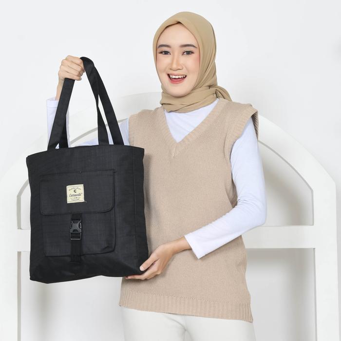 Gambar Tote Bag Polos dan Tas Totebag kanvas motif wanita dan pria dengan resleting model kekinian bahan canvas polos dan Motif bisa custom buat seminar souvenir gift dll - Hitam, All Size dari carravellebag undefined Tokopedia