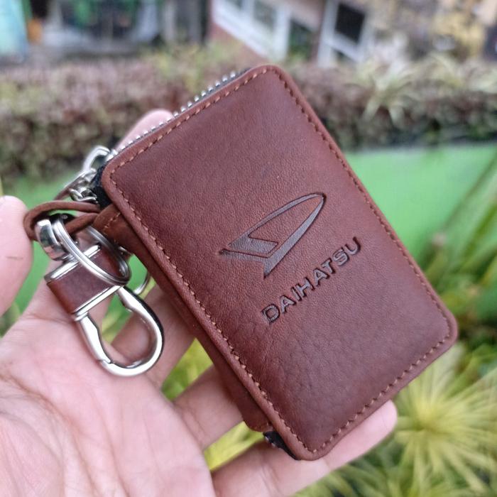 Gambar Dompet kunci remote keyless daihatsu kulit asli dobel karet dompet stnk dobel karet - coklat embos02 dari Cktshop_NEW undefined Tokopedia