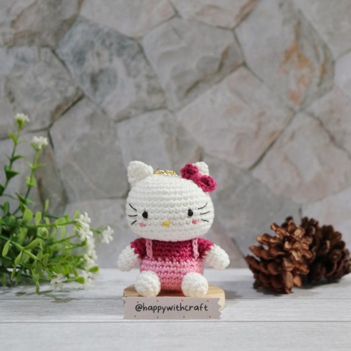 Gambar Gantungan Boneka Rajut (Amigurumi) Hello Kitty - Merah Muda dari Happy with Craft undefined Tokopedia