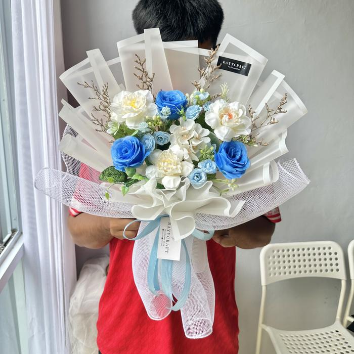 Gambar Buket Bunga Artificial Kado Wisuda Engagement Bucket Ultah - Biru dari RayyCraft undefined 3 Tokopedia