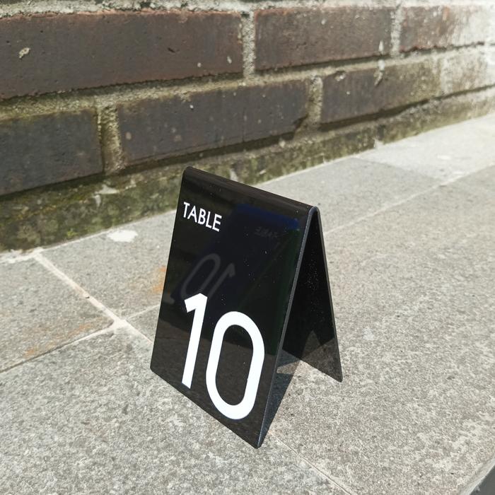 Gambar nomor meja akrilik / nomor meja kafe / stand nomor meja - Hitam dari Madera Project undefined Tokopedia