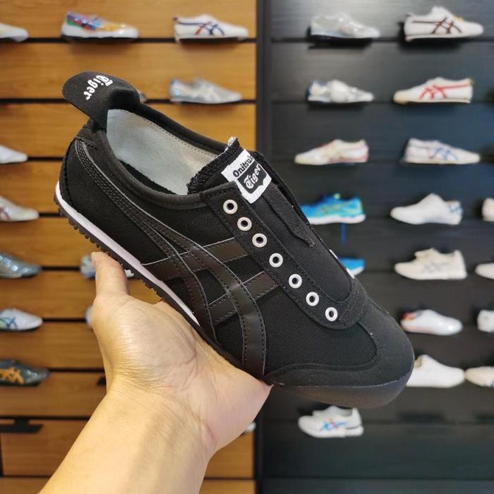 Gambar Sepatu onitsuka tiger slip on all black original - Hitam, 36 dari bradersport.id undefined Tokopedia