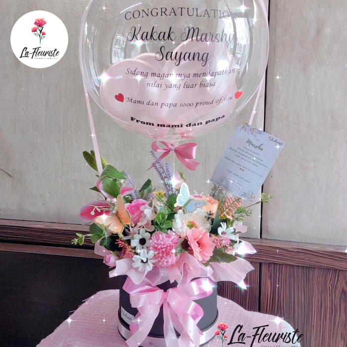Gambar Bucket Bloom Box | Buket Balon Wisuda | Grand Opening Toko Bloom Box - Merah, Mid dari La Fleuriste undefined Tokopedia