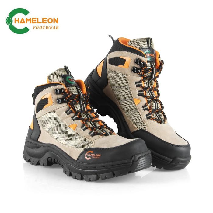 Gambar SEPATU SAFETY CHAMELEON GUNUNG HIKING ADVENTURE 7INC 38-44 - KREM, 37 dari KING PDL Bandung undefined Tokopedia