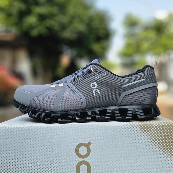 Gambar SEPATU LARI ON RUNNING CLOUD 5 WATERPROOF ALL BLACK ORIGINAL - Asphalt magnet, 44 dari MYSHOES 22 undefined Tokopedia