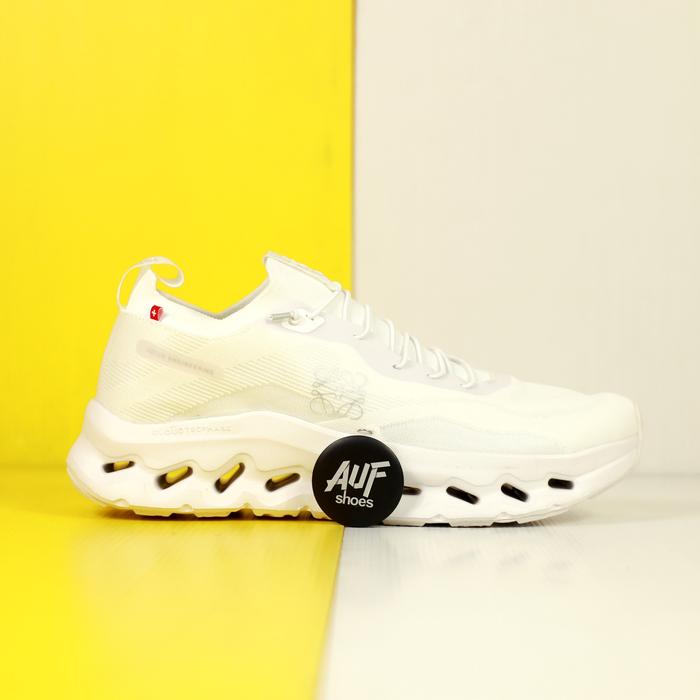 Gambar LW x On Running Cloudtilt All White - 44 dari AUF SHOES undefined Tokopedia