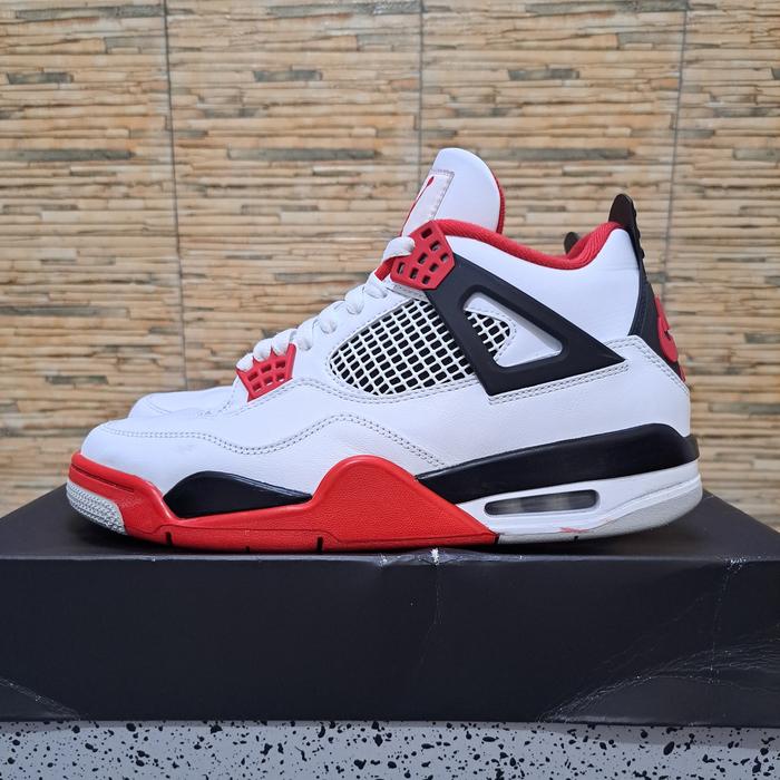 bstn jordan 4