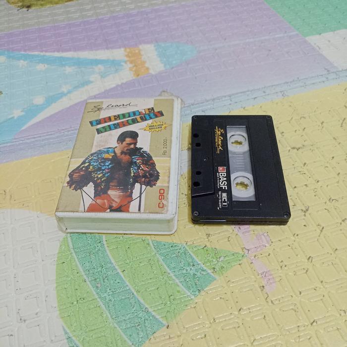 Gambar Freddie Mercury ( Queen ) : Cd Import - Kaset Buku - Barcelona dari AToZRandom undefined 5 Tokopedia